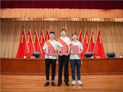 威胜集团杨靖、周天赐、肖正国被授予“长沙工匠”称呼！